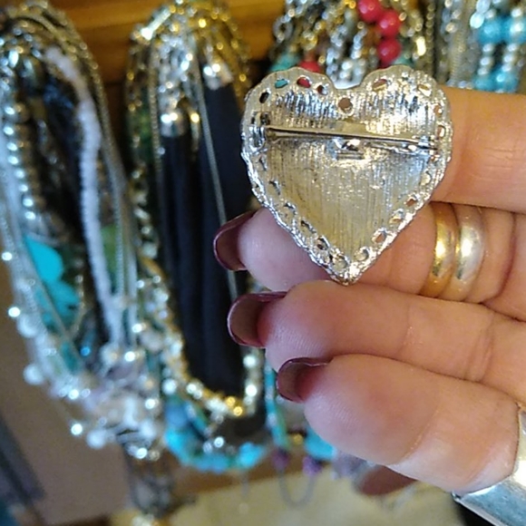 Brooch ✨ - Picture 2 of 4